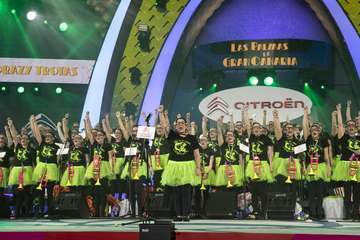 Los nietos de Sary Mánchez abren la final de murgas del Carnaval de 'Una noche en Río' (Foto TA)